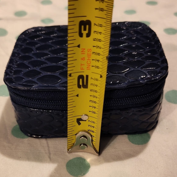 NWOT! Pill Container/Organizationer - Picture 9 of 9